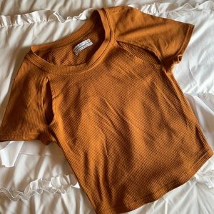 URBAN OUTFITTERS CROP TEE